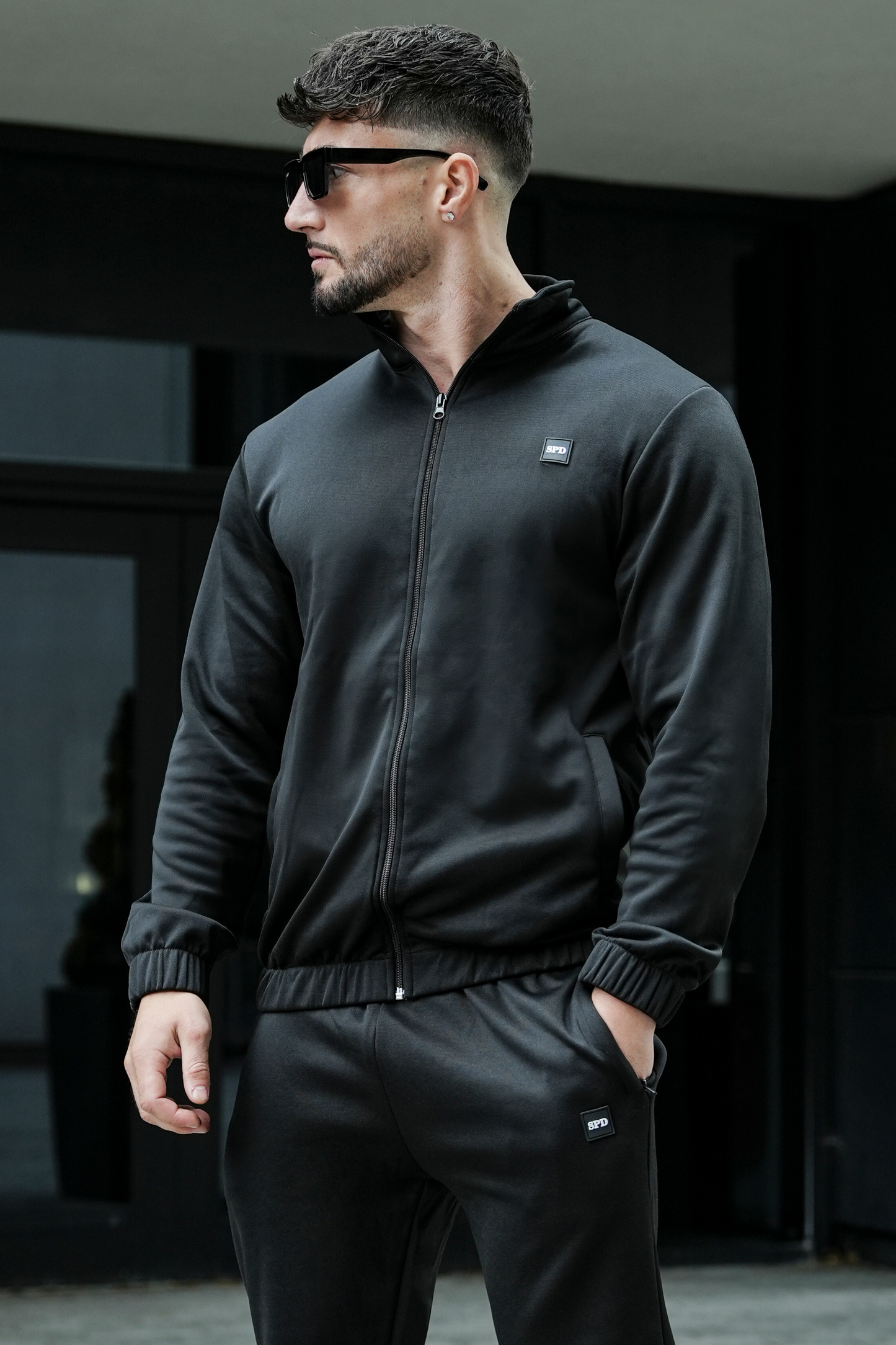 Spd Black Out Motion Zipper